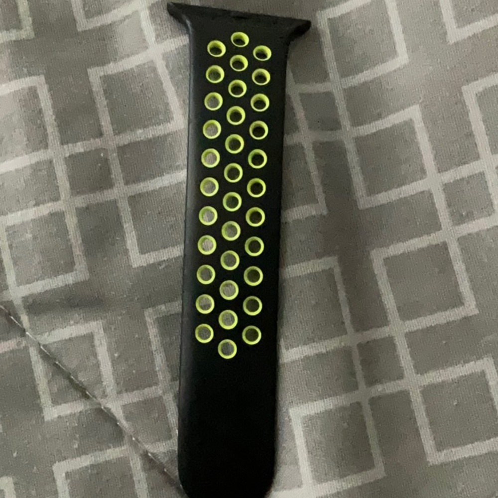 Apple Watch 42MM Nike+ Series 3 black and neon green sports band S/M - Picture 10 of 12